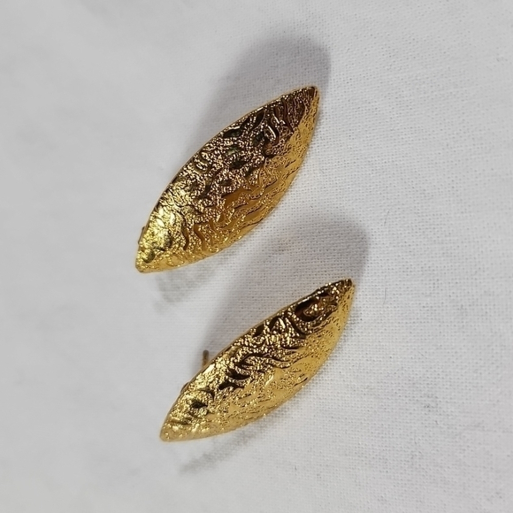 Vintage Gold Tone Textured‎ Leaf Pierced Earrings